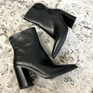 Stylish STEVE MADDEN booties 🌹🌹